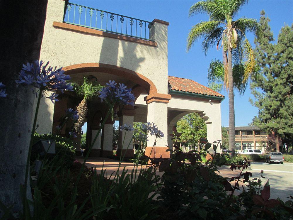 Best Western San Dimas Hotel & Suites Exterior foto