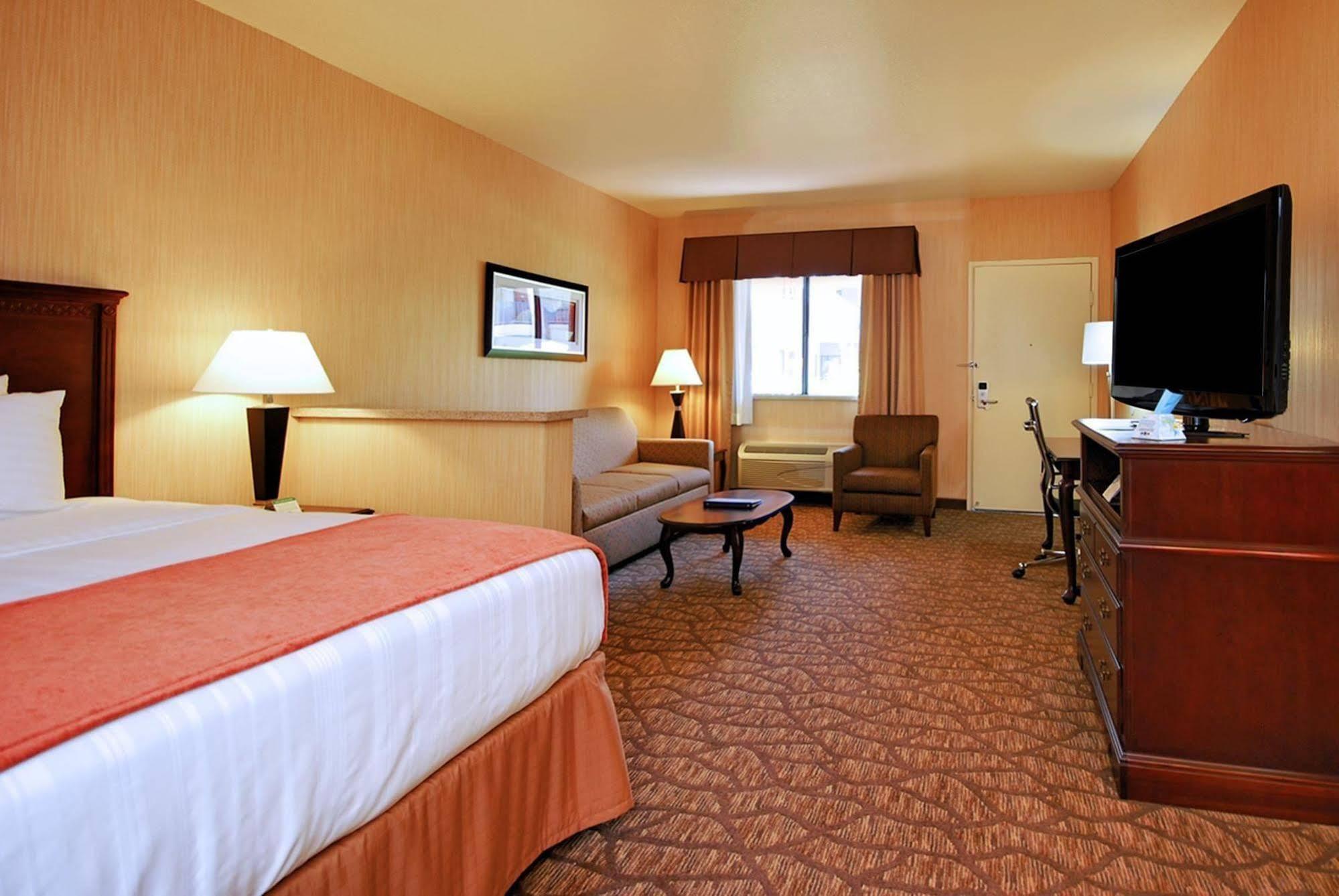 Best Western San Dimas Hotel & Suites Exterior foto