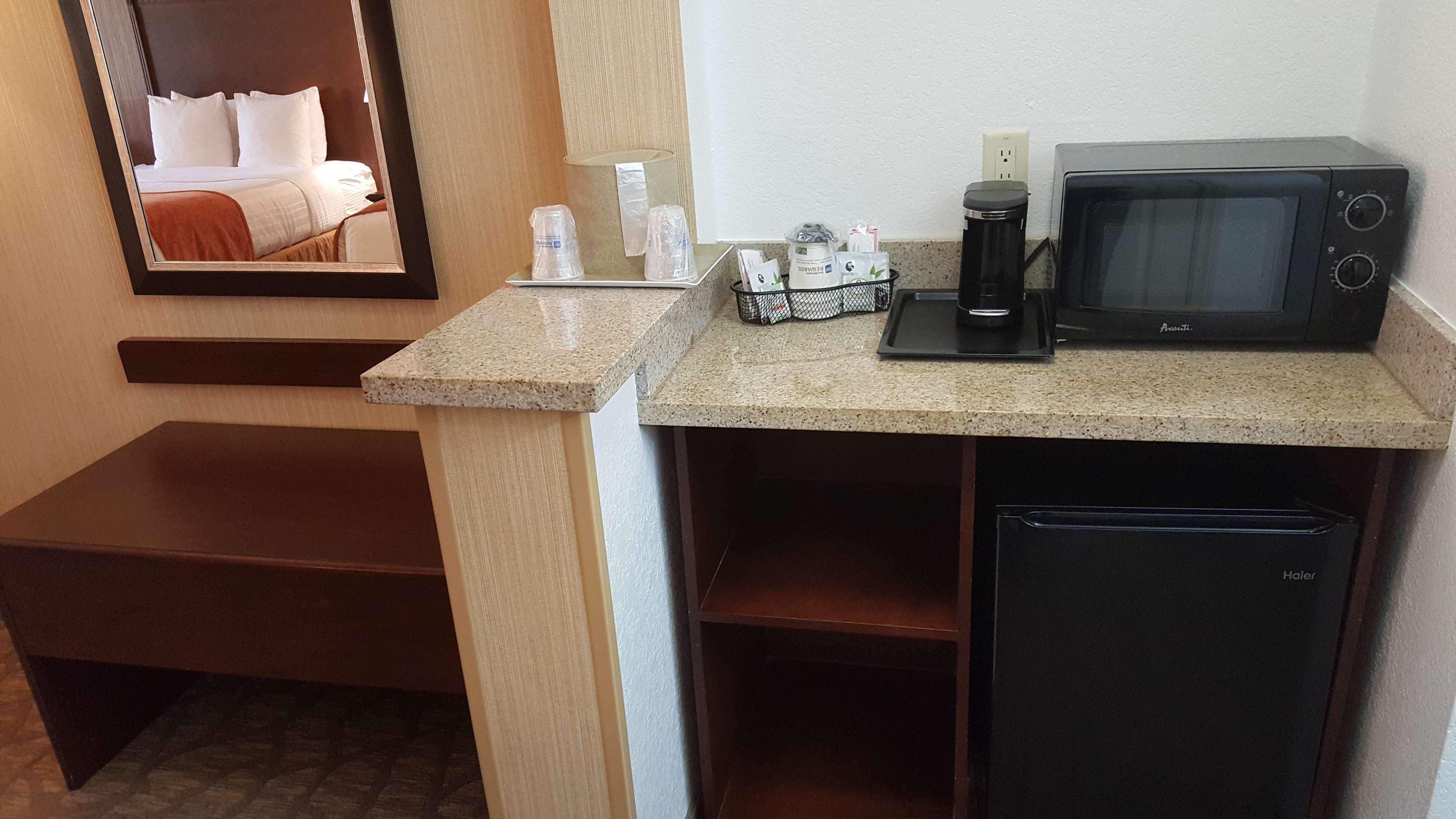 Best Western San Dimas Hotel & Suites Exterior foto