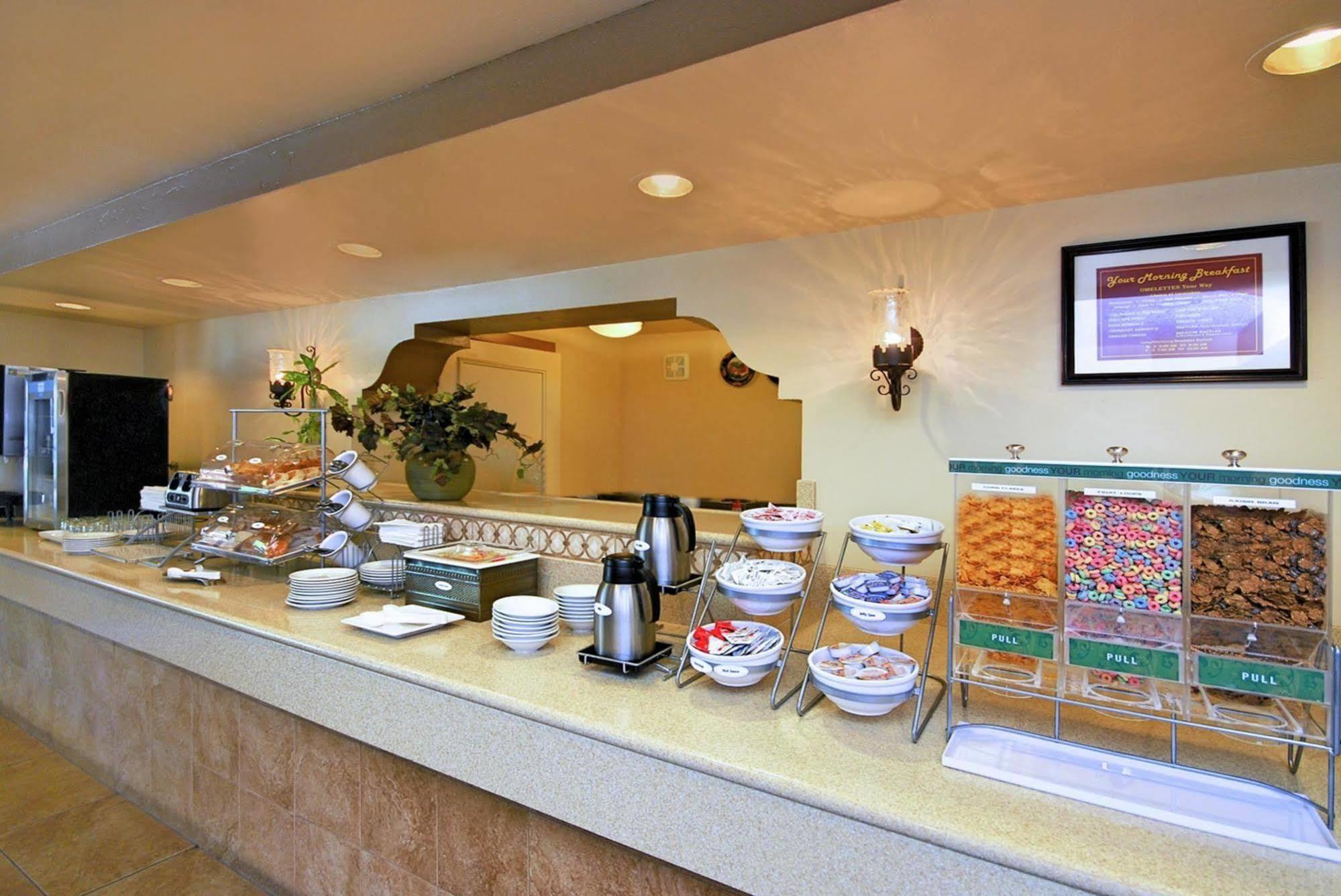 Best Western San Dimas Hotel & Suites Exterior foto