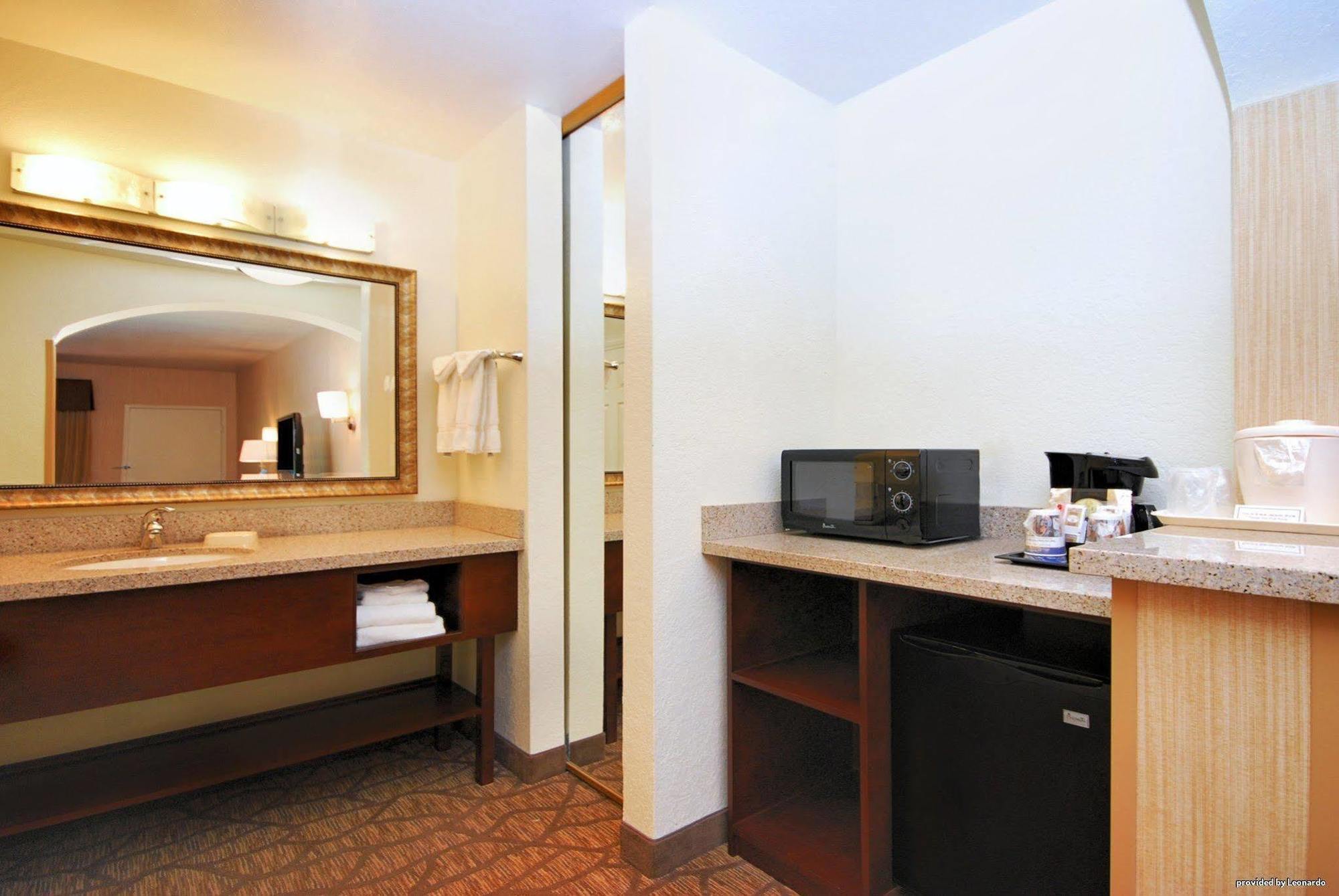 Best Western San Dimas Hotel & Suites Exterior foto